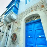 Seaview 30 Seconds To High Street & Ferry, 2x Double En-suite Bedrooms, Modern Whole Traditional Townhouse, Kitchen, Living Area, & Roof Terrace Semesterbostad