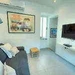 Semesterbostad Seaview 30 Seconds To High Street & Ferry, 2x Double En-suite Bedrooms, Modern Whole Traditional Townhouse, Kitchen, Living Area, & Roof Terrace