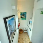 Seaview 30 Seconds To High Street & Ferry, 2x Double En-suite Bedrooms, Modern Whole Traditional Townhouse, Kitchen, Living Area, & Roof Terrace Semesterbostad *
