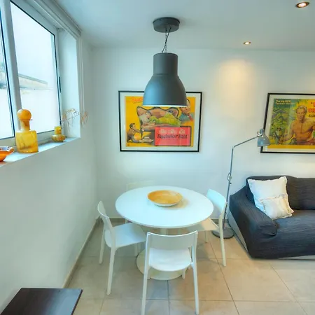 펜션 Seaview 30 Seconds To High Street & Ferry, 2x Double En-suite Bedrooms, Modern Whole Traditional Townhouse, Kitchen, Living Area, & Roof Terrace