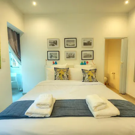 Semesterbostad Seaview 30 Seconds To High Street & Ferry, 2x Double En-suite Bedrooms, Modern Whole Traditional Townhouse, Kitchen, Living Area, & Roof Terrace
