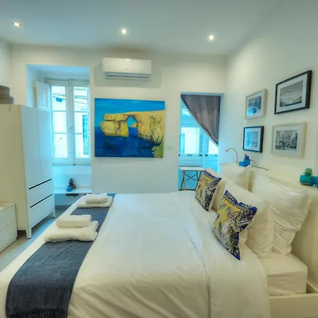Semesterbostad Seaview 30 Seconds To High Street & Ferry, 2x Double En-suite Bedrooms, Modern Whole Traditional Townhouse, Kitchen, Living Area, & Roof Terrace