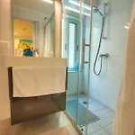 Seaview 30 Seconds To High Street & Ferry, 2x Double En-suite Bedrooms, Modern Whole Traditional Townhouse, Kitchen, Living Area, & Roof Terrace 度假居 斯利马