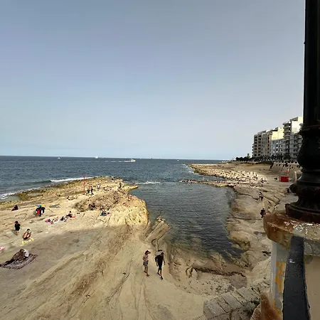 Seaview 30 Seconds To High Street & Ferry, 2x Double En-suite Bedrooms, Modern Whole Traditional Townhouse, Kitchen, Living Area, & Roof Terrace Nyaraló *