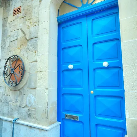 بيت للعطل Seaview 30 Seconds To High Street & Ferry, 2x Double En-suite Bedrooms, Modern Whole Traditional Townhouse, Kitchen, Living Area, & Roof Terrace *