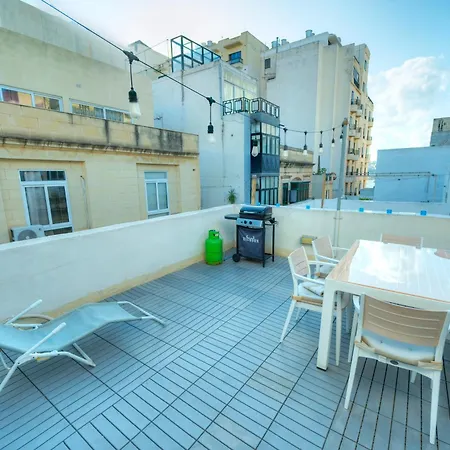 Seaview 30 Seconds To High Street & Ferry, 2x Double En-suite Bedrooms, Modern Whole Traditional Townhouse, Kitchen, Living Area, & Roof Terrace Sliema