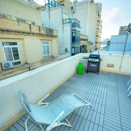 Seaview 30 Seconds To High Street & Ferry, 2x Double En-suite Bedrooms, Modern Whole Traditional Townhouse, Kitchen, Living Area, & Roof Terrace * Sliema