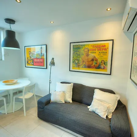 Seaview 30 Seconds To High Street & Ferry, 2x Double En-suite Bedrooms, Modern Whole Traditional Townhouse, Kitchen, Living Area, & Roof Terrace