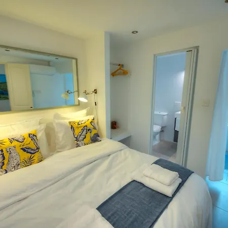 Seaview 30 Seconds To High Street & Ferry, 2x Double En-suite Bedrooms, Modern Whole Traditional Townhouse, Kitchen, Living Area, & Roof Terrace 度假居 *