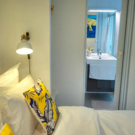 Σπίτι διακοπών Seaview 30 Seconds To High Street & Ferry, 2x Double En-suite Bedrooms, Modern Whole Traditional Townhouse, Kitchen, Living Area, & Roof Terrace *