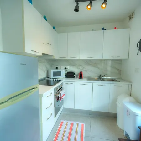 Nyaraló Seaview 30 Seconds To High Street & Ferry, 2x Double En-suite Bedrooms, Modern Whole Traditional Townhouse, Kitchen, Living Area, & Roof Terrace *