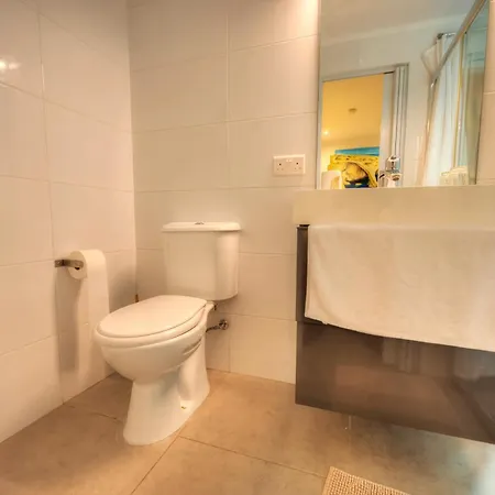 Seaview 30 Seconds To High Street & Ferry, 2x Double En-suite Bedrooms, Modern Whole Traditional Townhouse, Kitchen, Living Area, & Roof Terrace 斯利马
