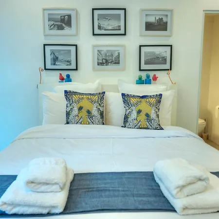 Seaview 30 Seconds To High Street & Ferry, 2x Double En-suite Bedrooms, Modern Whole Traditional Townhouse, Kitchen, Living Area, & Roof Terrace