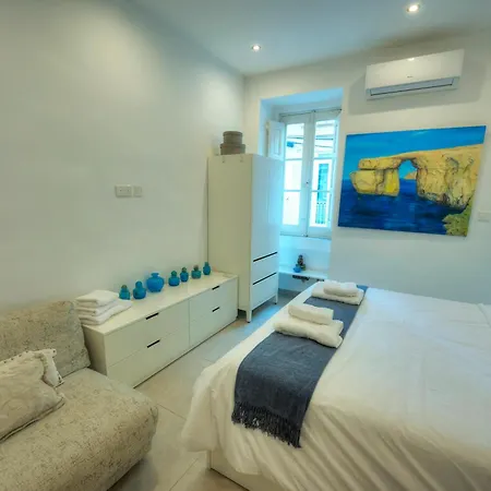Seaview 30 Seconds To High Street & Ferry, 2x Double En-suite Bedrooms, Modern Whole Traditional Townhouse, Kitchen, Living Area, & Roof Terrace 度假居