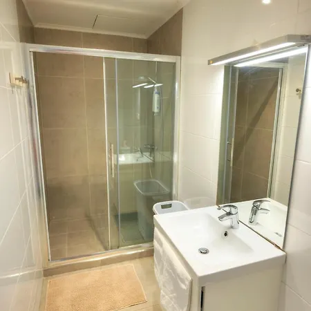 Seaview 30 Seconds To High Street & Ferry, 2x Double En-suite Bedrooms, Modern Whole Traditional Townhouse, Kitchen, Living Area, & Roof Terrace * Sliema