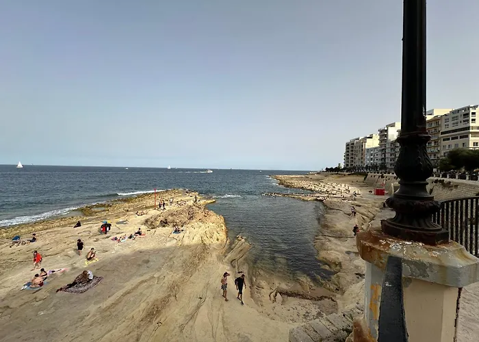 Seaview 30 Seconds To High Street & Ferry, 2x Double En-suite Bedrooms, Modern Whole Traditional Townhouse, Kitchen, Living Area, & Roof Terrace Feriehus *