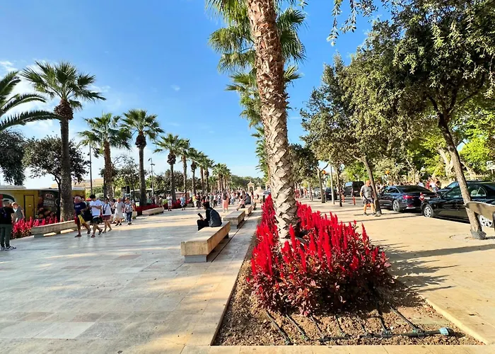 Ferienhaus Seaview 30 Seconds To High Street & Ferry, 2x Double En-suite Bedrooms, Modern Whole Traditional Townhouse, Kitchen, Living Area, & Roof Terrace