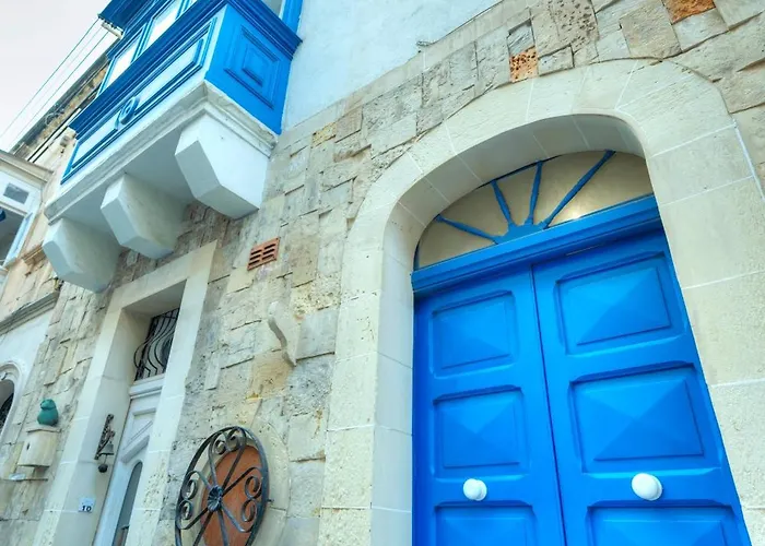 Seaview 30 Seconds To High Street & Ferry, 2x Double En-suite Bedrooms, Modern Whole Traditional Townhouse, Kitchen, Living Area, & Roof Terrace Ferienhaus