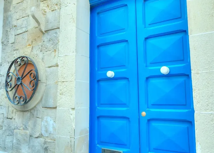 Feriehus Seaview 30 Seconds To High Street & Ferry, 2x Double En-suite Bedrooms, Modern Whole Traditional Townhouse, Kitchen, Living Area, & Roof Terrace *