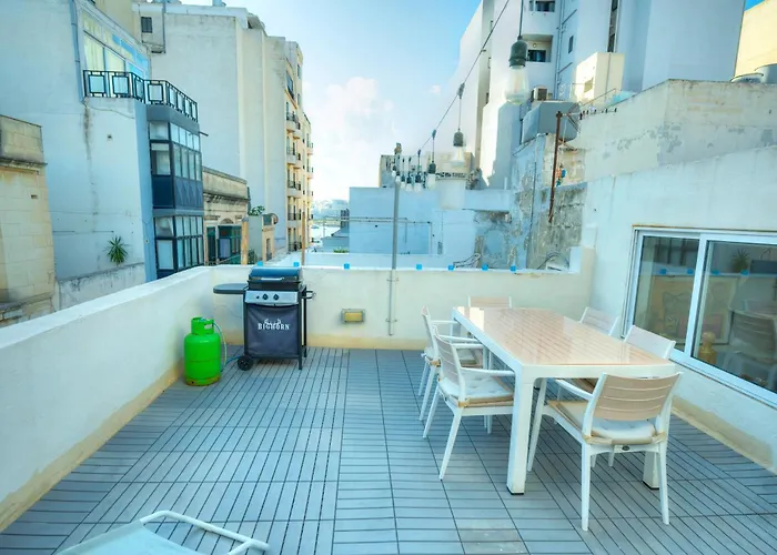 Ferienhaus Seaview 30 Seconds To High Street & Ferry, 2x Double En-suite Bedrooms, Modern Whole Traditional Townhouse, Kitchen, Living Area, & Roof Terrace *