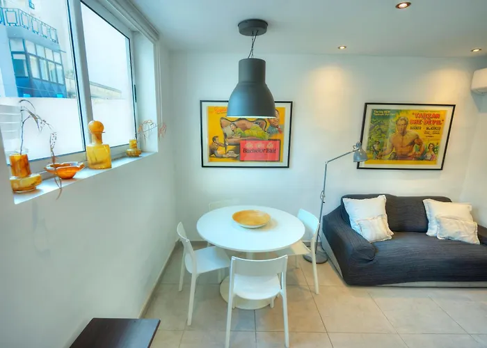 Ferienhaus Seaview 30 Seconds To High Street & Ferry, 2x Double En-suite Bedrooms, Modern Whole Traditional Townhouse, Kitchen, Living Area, & Roof Terrace