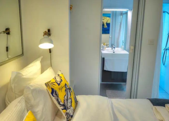 Feriehus Seaview 30 Seconds To High Street & Ferry, 2x Double En-suite Bedrooms, Modern Whole Traditional Townhouse, Kitchen, Living Area, & Roof Terrace *