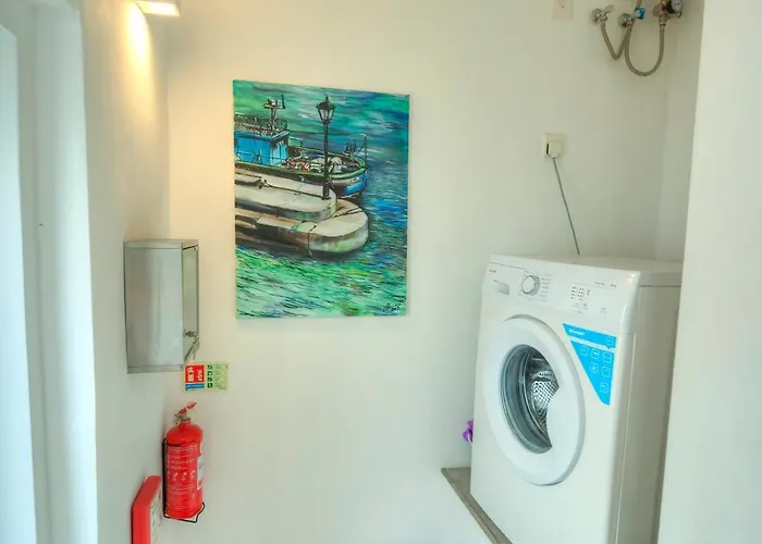 Seaview 30 Seconds To High Street & Ferry, 2x Double En-suite Bedrooms, Modern Whole Traditional Townhouse, Kitchen, Living Area, & Roof Terrace Sliema