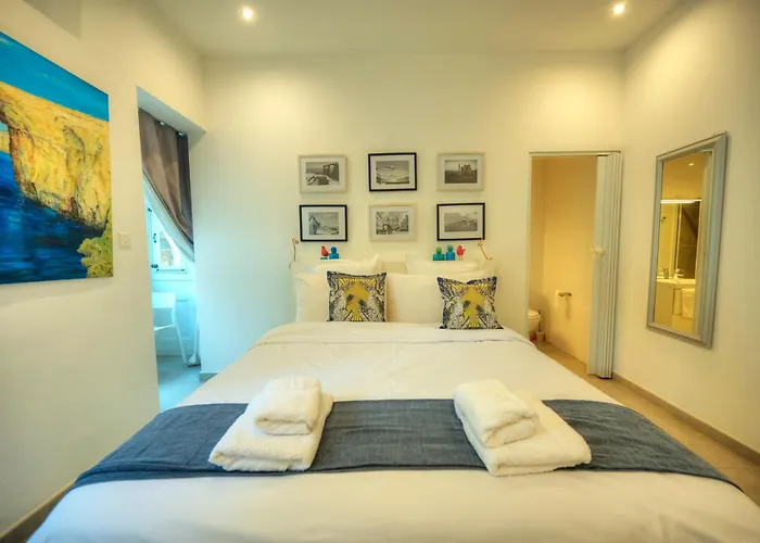 Feriehus Seaview 30 Seconds To High Street & Ferry, 2x Double En-suite Bedrooms, Modern Whole Traditional Townhouse, Kitchen, Living Area, & Roof Terrace