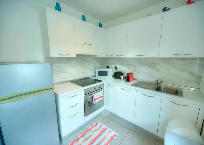 Seaview 30 Seconds To High Street & Ferry, 2x Double En-suite Bedrooms, Modern Whole Traditional Townhouse, Kitchen, Living Area, & Roof Terrace Ferienhaus *