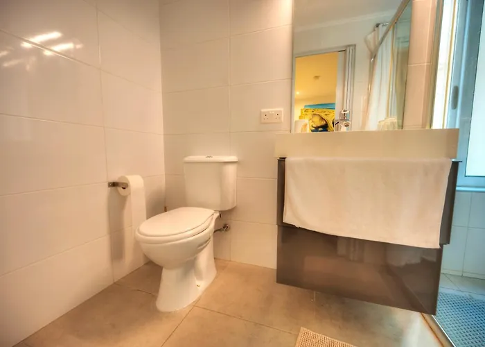 Seaview 30 Seconds To High Street & Ferry, 2x Double En-suite Bedrooms, Modern Whole Traditional Townhouse, Kitchen, Living Area, & Roof Terrace Sliema