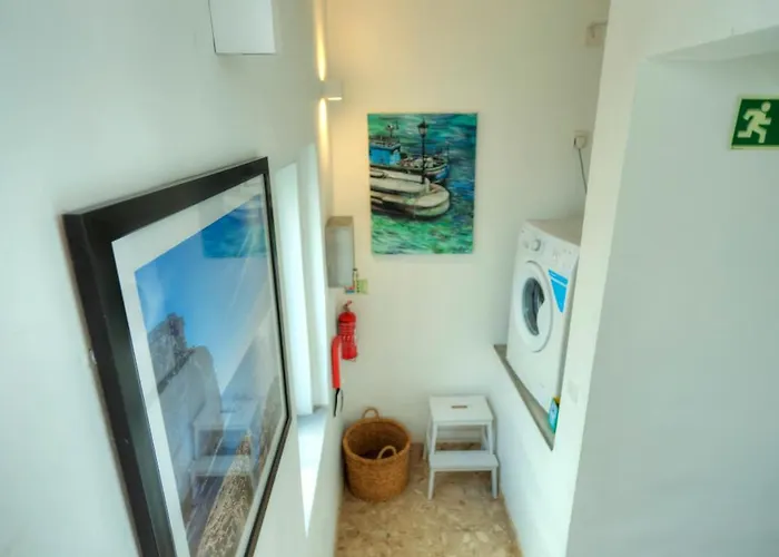 Seaview 30 Seconds To High Street & Ferry, 2x Double En-suite Bedrooms, Modern Whole Traditional Townhouse, Kitchen, Living Area, & Roof Terrace Ferienhaus *