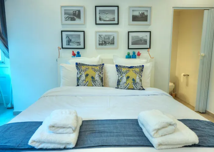 Seaview 30 Seconds To High Street & Ferry, 2x Double En-suite Bedrooms, Modern Whole Traditional Townhouse, Kitchen, Living Area, & Roof Terrace