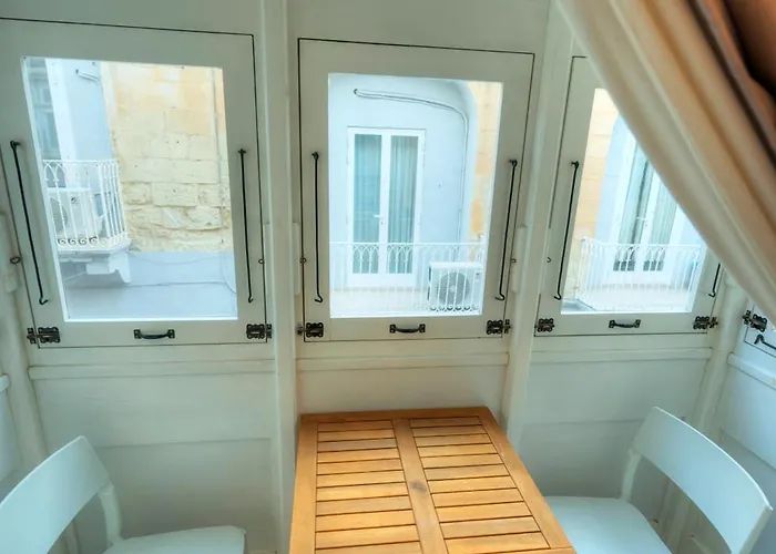 בית נופש Seaview 30 Seconds To High Street & Ferry, 2x Double En-suite Bedrooms, Modern Whole Traditional Townhouse, Kitchen, Living Area, & Roof Terrace