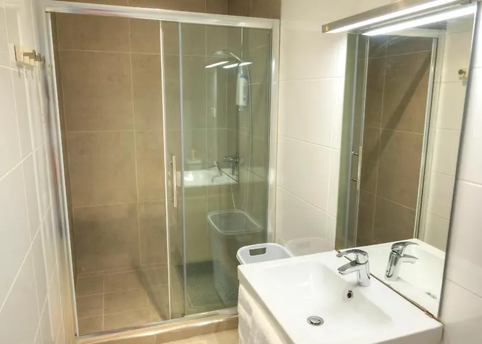 Seaview 30 Seconds To High Street & Ferry, 2x Double En-suite Bedrooms, Modern Whole Traditional Townhouse, Kitchen, Living Area, & Roof Terrace * Sliema