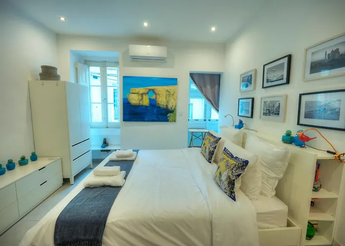 Ferienhaus Seaview 30 Seconds To High Street & Ferry, 2x Double En-suite Bedrooms, Modern Whole Traditional Townhouse, Kitchen, Living Area, & Roof Terrace