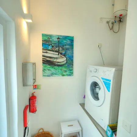 Seaview 30 Seconds To High Street & Ferry, 2x Double En-suite Bedrooms, Modern Whole Traditional Townhouse, Kitchen, Living Area, & Roof Terrace Sliema